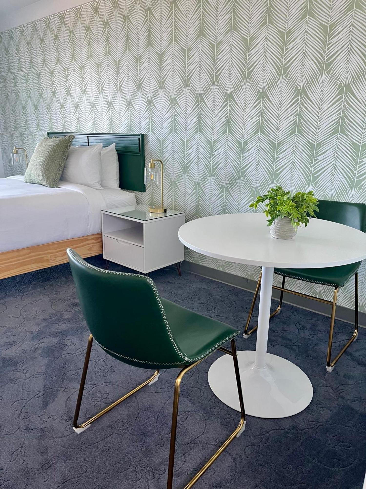 Grand View Motel 2*